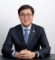 최휘영